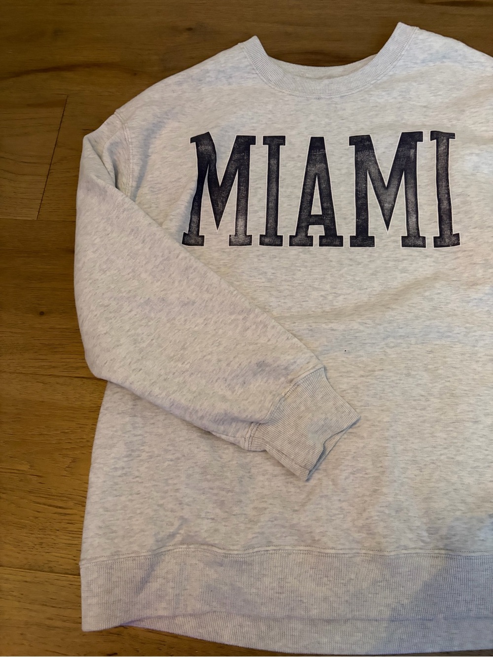 HOLLISTER MIAMI SOFT CREWNECK!!